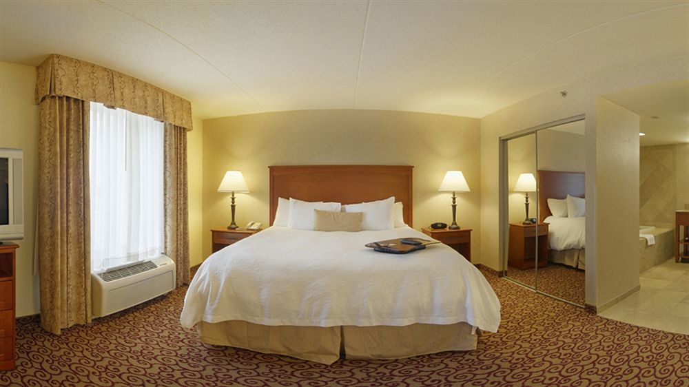 Hampton Inn Dubuque Exterior foto