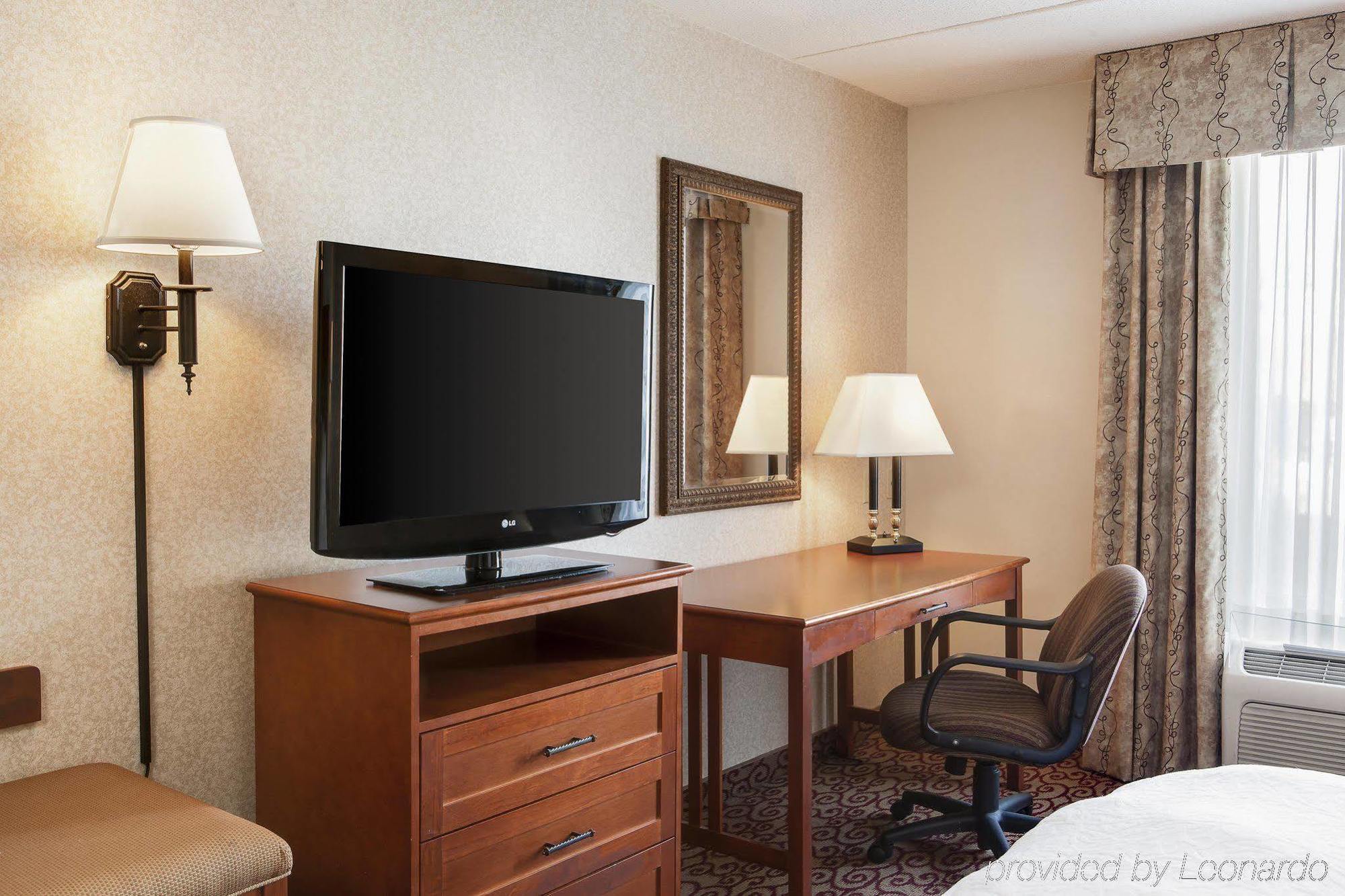 Hampton Inn Dubuque Exterior foto